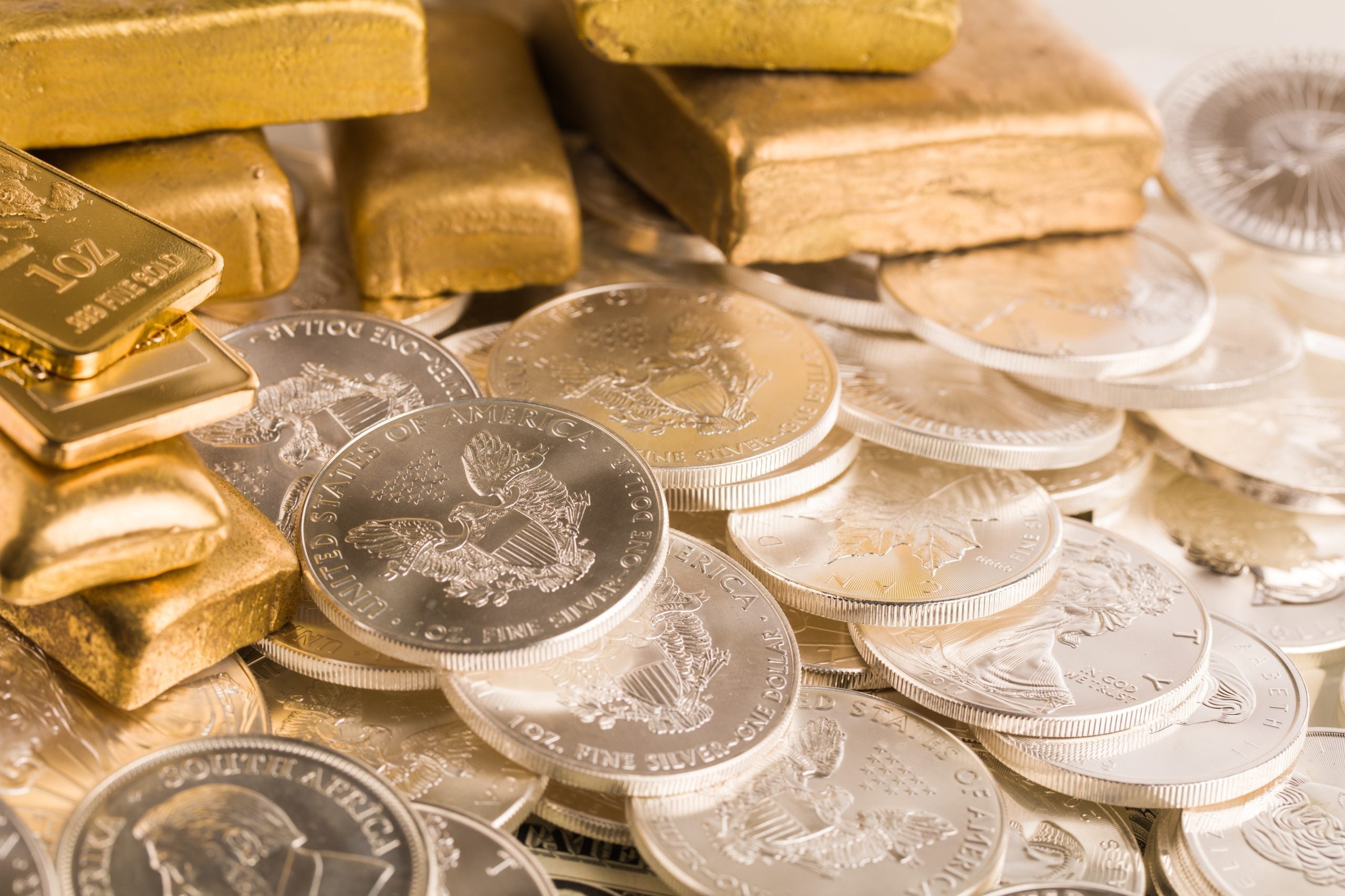 Gold Surges to New Record High: What It Means for Investors